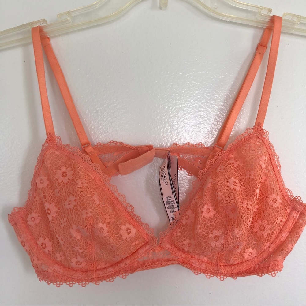 NWT Victoria’s Secret Lace Bra